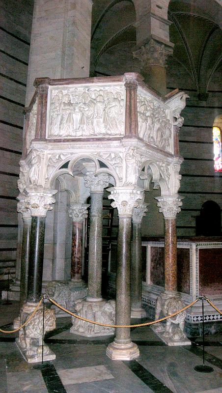 DSCN1757 combined.JPG - The pulpit was sculpted between 1255 and 1260 by the father of the artist who did the one in the Duomo.